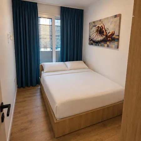 Edi- Newly Renovated With Balcony * 斯普利特