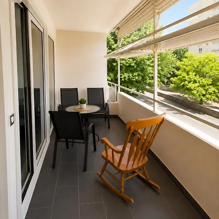 Edi- Newly Renovated With Balcony 公寓