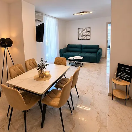 Edi- Newly Renovated With Balcony * Спліт